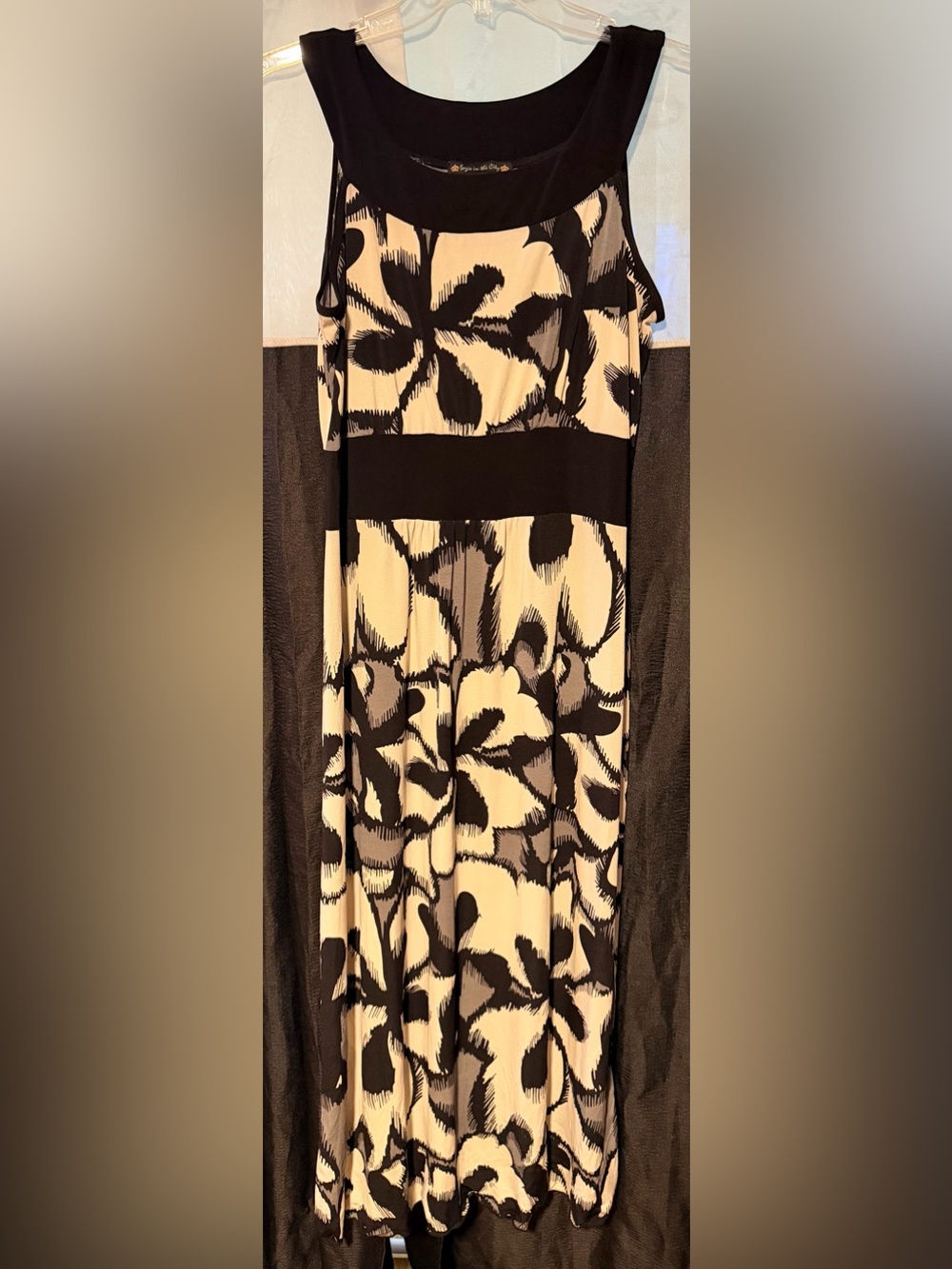 Preloved Suzie In The City Black and Gray Floral Print Maxi Dress